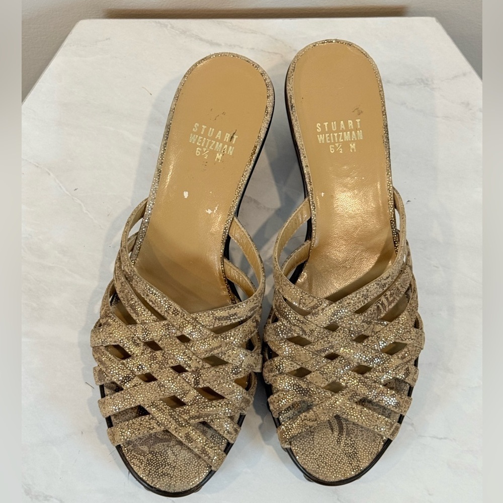 🔥Stuart Weitzman  Gold Wedge Sandals Size 6.5 EUC🔥 - Picture 2 of 4
